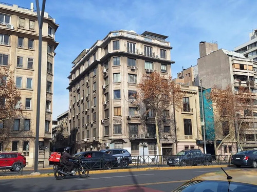 Oficina En Edificio Clásico Con Excelente Ubicación.cbg