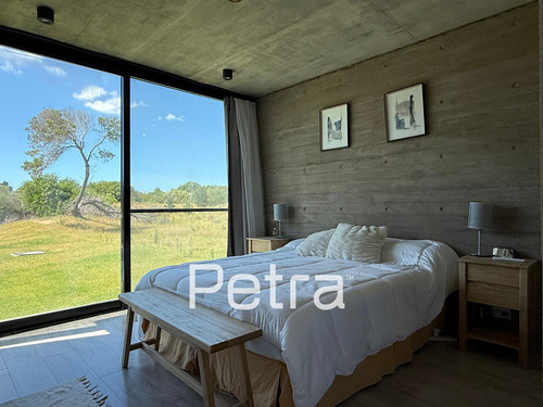 Casa En Venta De Hormigón Visto En Costa Esmeralda