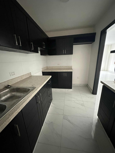 Vendo Apartamento De 3 Habitaciones En La Cayenas
