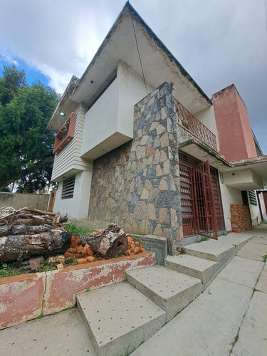 Casa A Remodelar,  Ubicada En El Viñedo. Plc-981