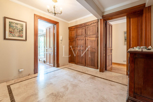 Venta Casa De 8 Ambientes Con Pileta , Jardín Y Parrilla - San Isidro