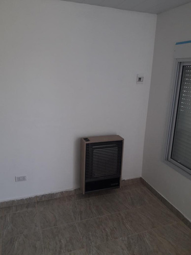 Casa En Venta - 2 Dormitorios 1 Baño - Cochera - 1.050mts2 - Bordenave, Puán