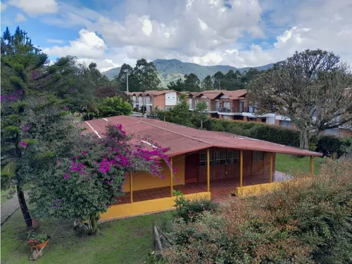 Casa Unifamiliar En Arriendo En La Ceja, Cerca Al Viva.