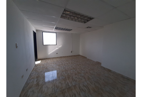 Oficina En Alquiler 50 M2 Piso 8 Av. Bolívar Torre Sindoni Maracay
