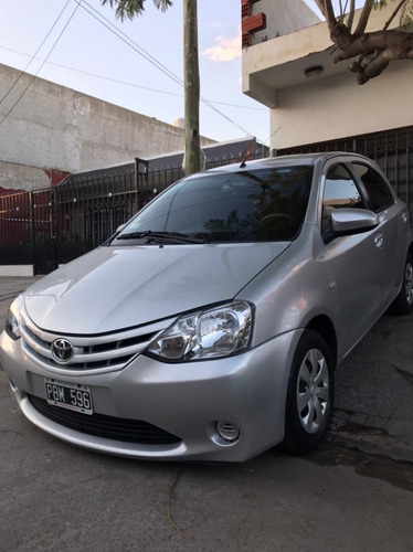 Imagen 1 de 9 de Toyota Etios