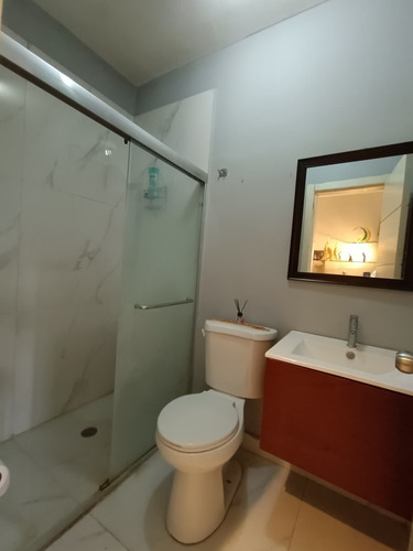 Elena Hidalgo Vende Apartamento En La Urbanización El Parral Residencia Royal Palace Posee Hermosa Vista, Fácil Acceso A La Autopista, Cercano A Centros Comerciales (solo Clientes)