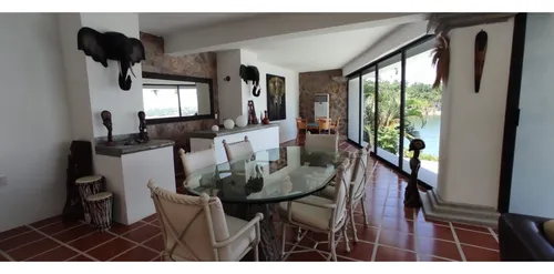 Residencia En Venta A Orilla Del Lago Yutti