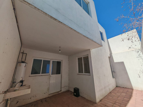 Fracc. Vista Azul A Unos Pasos De Tec Milenio Cerca Del Libram.surpte Casa En Esquina De 4 Recamaras Con Closets Y Estudio En Pb, Espacios Amplio E Iluminados