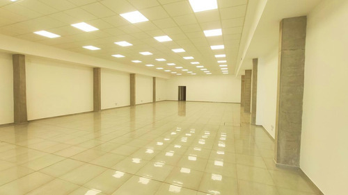 Local Comercial A Estrenar | 358 M² Cubiertos | Baños | Fray Luis Beltran