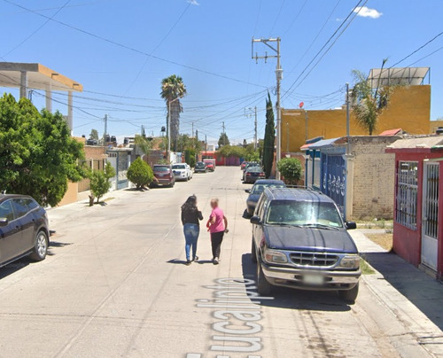 Sk01- Casa En Remate Bancario En C. Eucalipto, Jardines Del Real Iv, Dgo. (65% Debajo De Su Valor Comercial, Solo Recursos Propios)