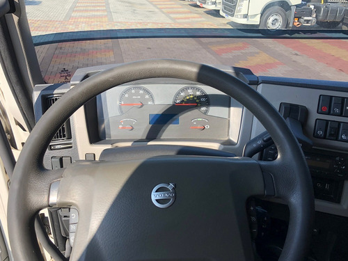 Imagem 9 de 15 de Volvo Vm 330 I-shift 8x2 2017 No Chassi=270,310,2429