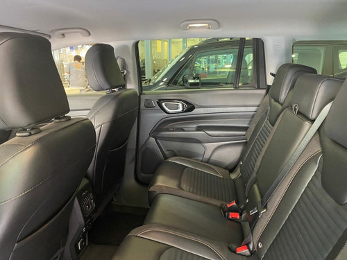 Imagen 9 de 16 de Jeep Commander Limited 4x4 H