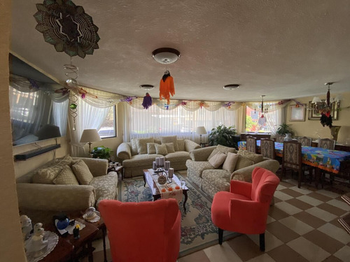 Casa En Venta En Tlalpan, Amplia,iluminada Y Con Jardín