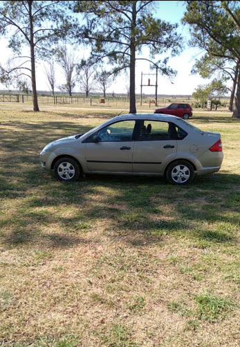 Imagen 5 de 7 de Ford Fiesta Max 1.6 Max Amb 2006
