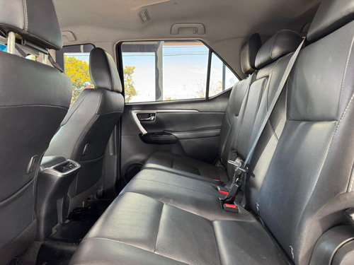 Toyota Hilux SW4 2.8 D-4D TURBO DIESEL SRX 4X4 AUTOMÁTICO