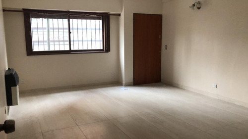 Venta Ph 3 Amb. A Media Cuadra Estación Temperley