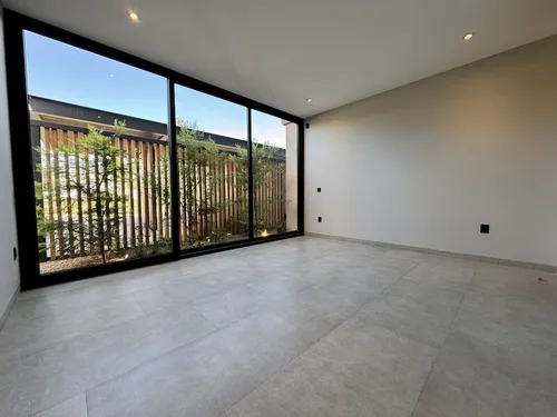 Residencia De Lujo Con Alberca, Área Verde Posterior- Altozano