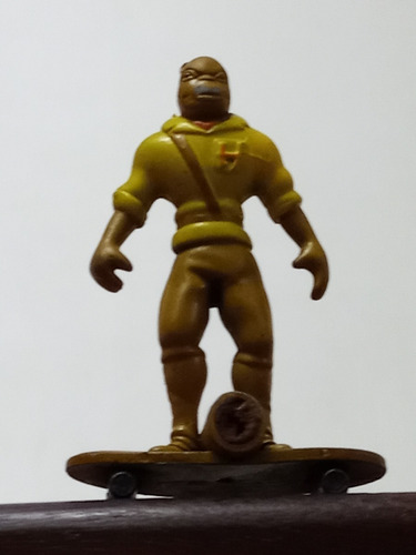 Muñeco Alien En Skate --10 Cm Sin Marca (Usado)