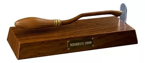 Figura Harry Potter - Escoba levitante Nimbus 2000 bolígrafo - Figura  grande - Los mejores precios