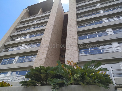Exclusivo Apartamento Totalmente Remodelado Y Equipado En Venta Lomas De Las Mercedes, Caracas Calle Cerrada Con Vigilancia 24 Horas 23-20463