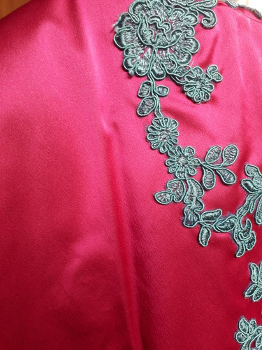 Finisimo Vestido De Alta Costura. Fucsia Y Bordado Turquesa