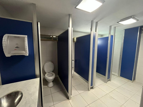Proximo Av Italia Y Luis Alberto De Herrera, 500 M2, En Complejo De Oficinas, Vig 24hs, Estacionamiento, Barbacoa, Cancha De Futbol Y Basquetball !!