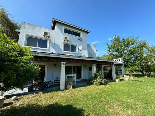 Casa En Venta - 3 Dormitorios 2 Baños - 1000mts2 - Haras Del Sur I