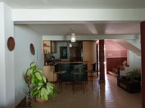 Imagen 6 de 30 de Townhouse En Venta Amplio Comodo Con Patio Interno Ubicado En Zona De Gran Revalorización Y Espacios Para El Esparcimiento Familiar Tazajal Naguanagua