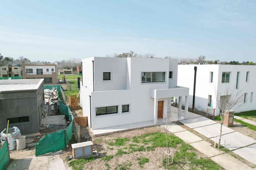 Casa 4 Amb Venta Barrio San Pablo Pilar A Estrenar