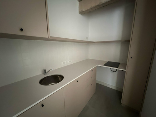 Venta Oficina C/cochera Y Balcón- P. Leloir
