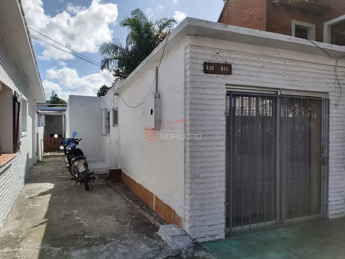 Venta De Casa + 2 Apartamentos Y 1 Local En Centro Maldonado