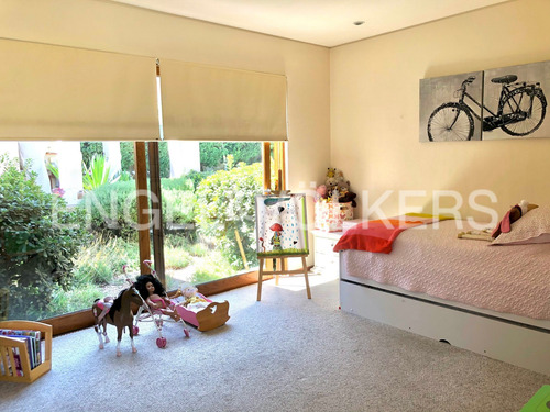 Hacienda, Borde Cancha. Excelente Casa En Venta
