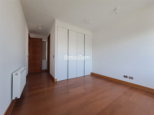 Casa En Arriendo De 4 Dorm. En Lo Barnechea