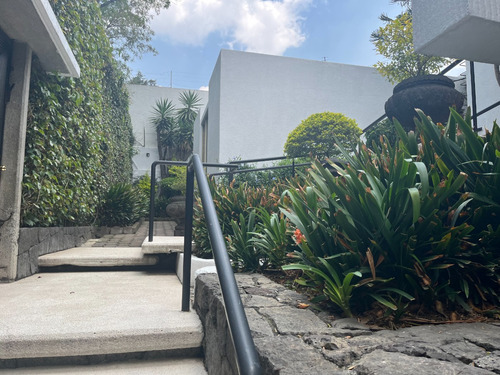 Excelente Terreno Con Uso De Suelo Habitacional Con Comercio En Planta Baja
