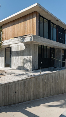 Casa A Estrenar De 3 Dormitorios Con Seguridad En Carrasco Sur. 220 Mts2 Int. Prox Arocena, Estrena Julio 2025