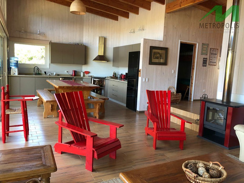 Casa En Venta De 3 Dorm. En Vichuquén