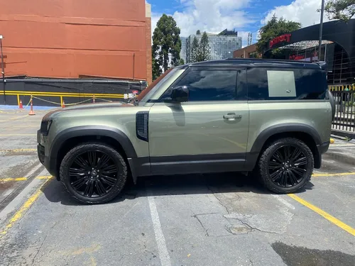 Land Rover Defender 90 2.0 Turbo Diesel First Edition