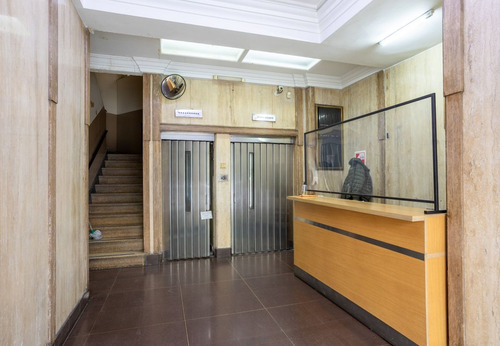 Gran Oficina En Tercer Piso De Edificio América
