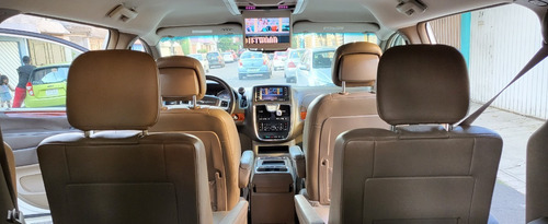 Imagen 8 de 15 de Chrysler Town & Country 2012 3.6 Limited Mt