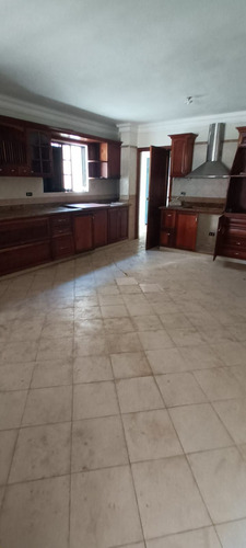 Casa De Esquina En La Castellana En Venta