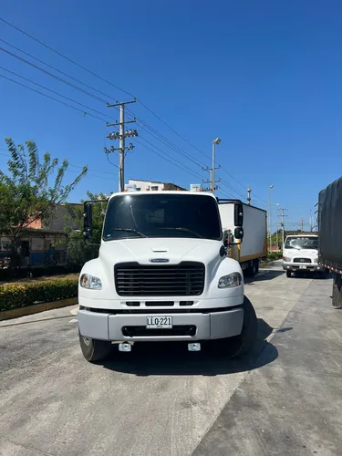 Freigthliner M2-106 Modelo 2023