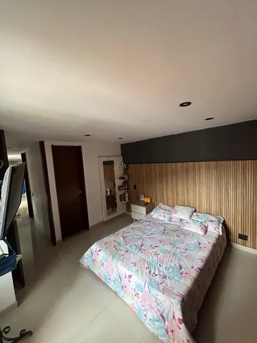 Vendo Apartamento Super Lindo, En La Parte Baja De La Loma De Los Bernal