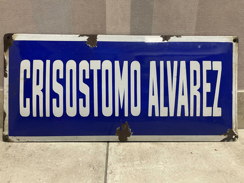 Cartel De Chapa Nombre De Calle Medidas 55x25.- Con Detalles Azul (Usado)