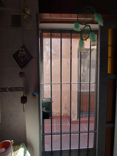 Venta - Casa En Beccar Con Dos Viviendas En Block Y Garage. Ideal Inversión.