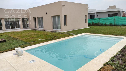 Imagen 2 de 11 de Moderna Propiedad Con Piscina A Estrenar En Barrio Privado Santa Ines, Canning.