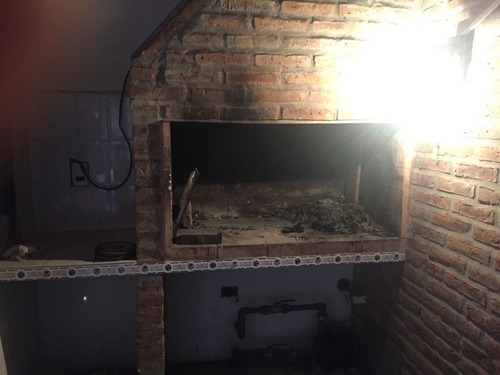 Casa De 4 Dormitorios 3 Baños Asador Y Local Comercial