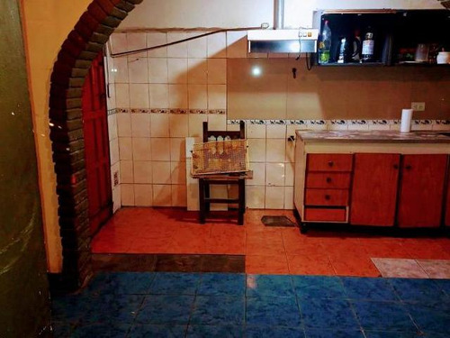 Casa En Venta - 2 Dormitorios 1 Baño - Cochera - 220mts2 - Los Polvorines, Malvinas Argentinas