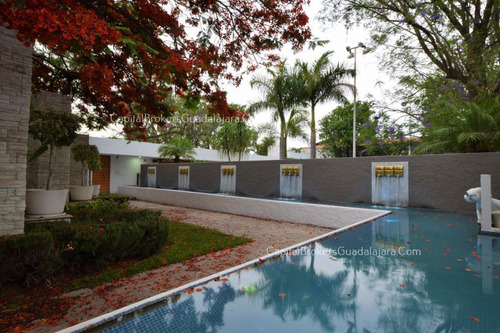 Casa En Colinas De San Javier De Lujo Con Alberca En Venta