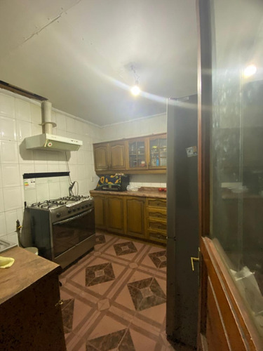 En Venta Casa. Un Piso, 4d, 2b, Comuna De Santiago