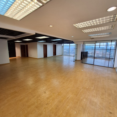 Alquilo Oficina En Centro Comercial El Recreo 156mts